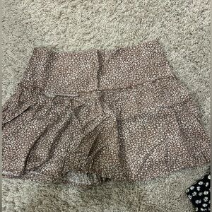 PINK AND WHITE FLORAL SKIRT SIZE M